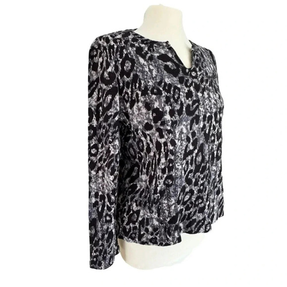 Liz Claiborne || Cool Toned Leopard Print  T Shirt Blouse Petite Large - Picture 3 of 4